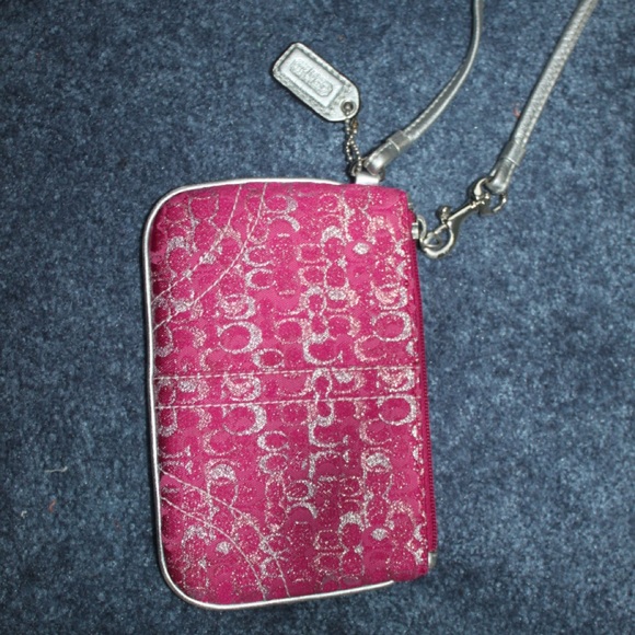 NWOT Pink coach wristlet 💞 - Picture 2 of 3